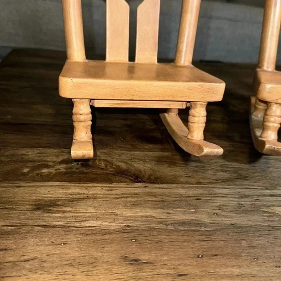 VINTAGE CERAMIC MINI ROCKING CHAIR ROCKER DOLLHOUSE SET OF 2 - Picture 3 of 15